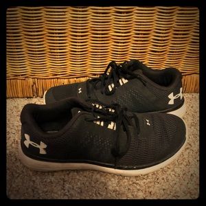 Black Under Armour tennis shoes size 8